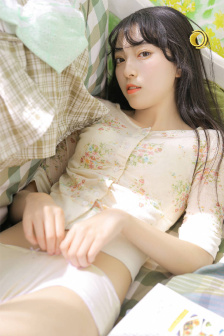 美女打开双腿让男生视频